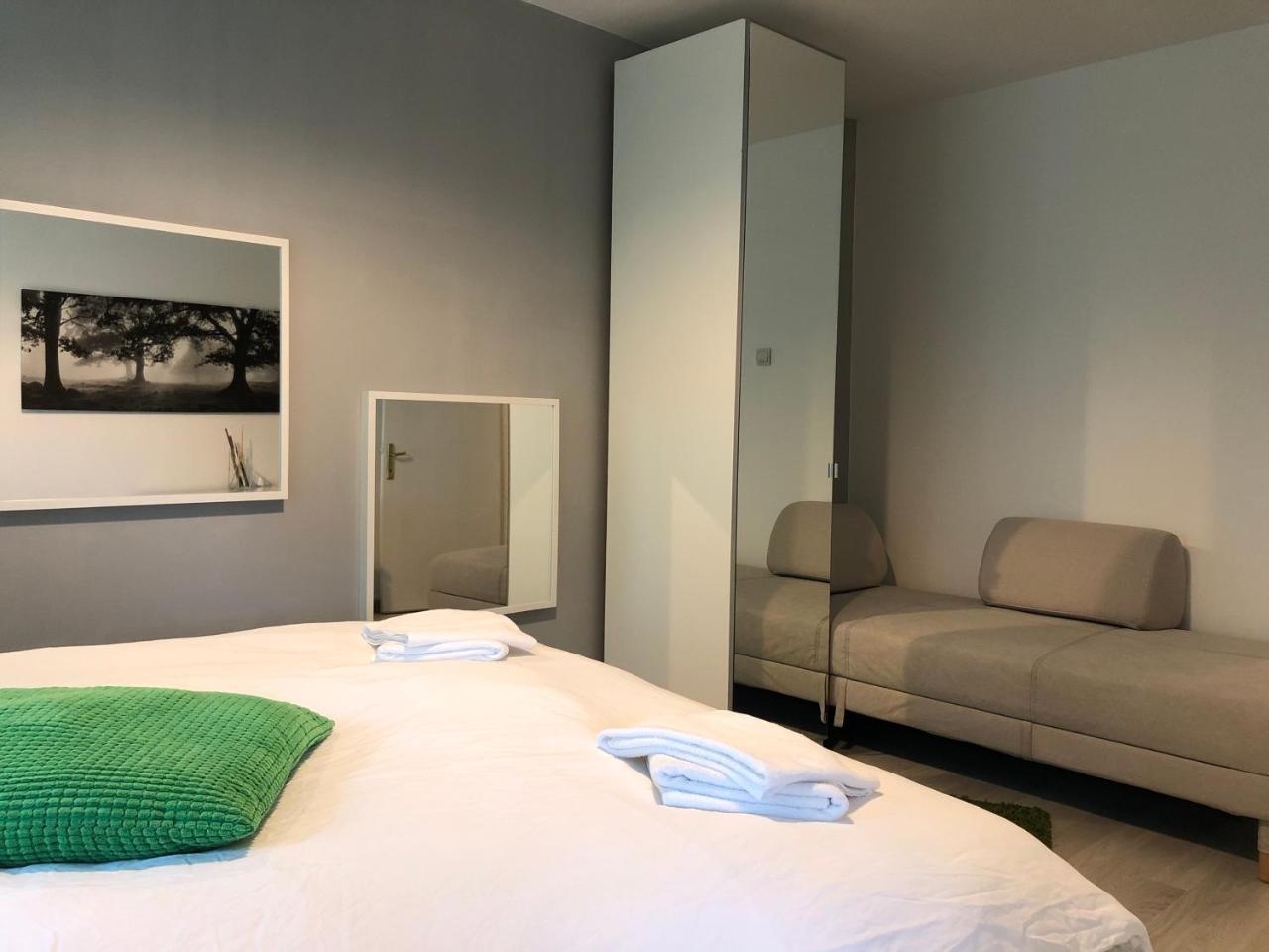 Green Apartment Bukarest Kültér fotó
